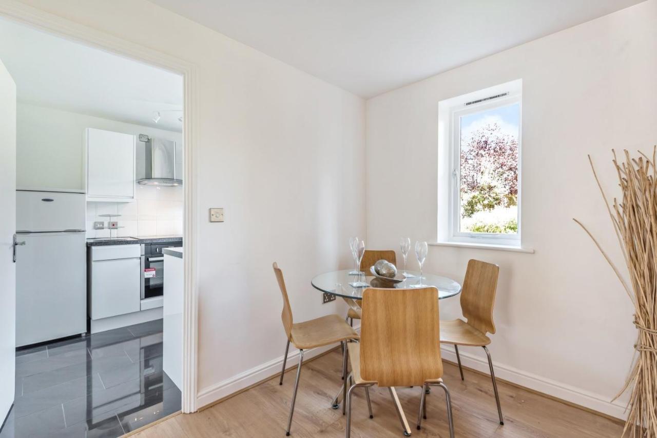 2 Bed Flat, Dedicated Workspace, Parking, 4Ktv ลอนดอน ภายนอก รูปภาพ